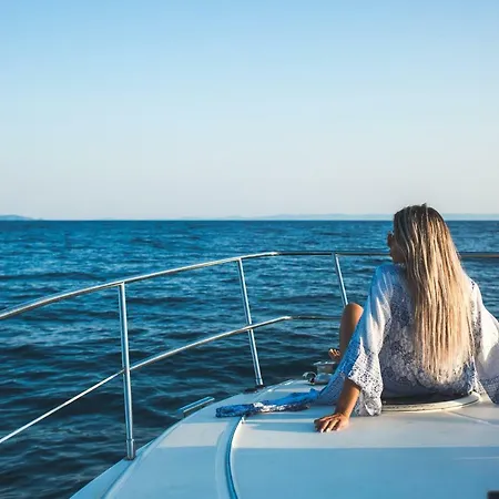 Azimut 39 Fly Yacht * ニキティ